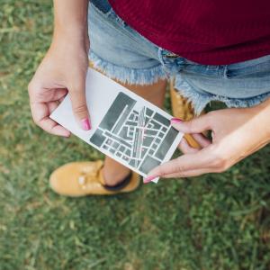 Comment bien choisir son terrain : Guide Pratique et Astuces